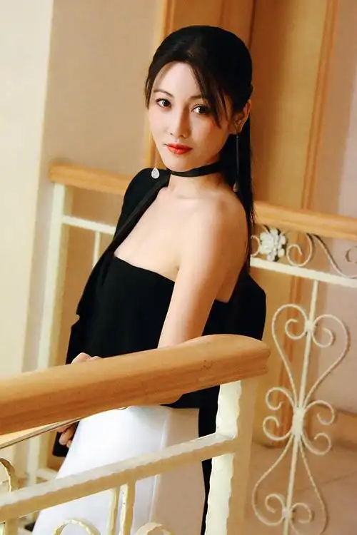 管乐亮相"金飞燕"颁奖礼 获"最佳女主角"被赞演技派