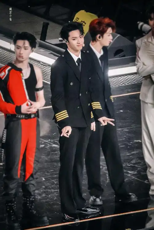 刘耀文叁重楼暨出道四周年演唱会