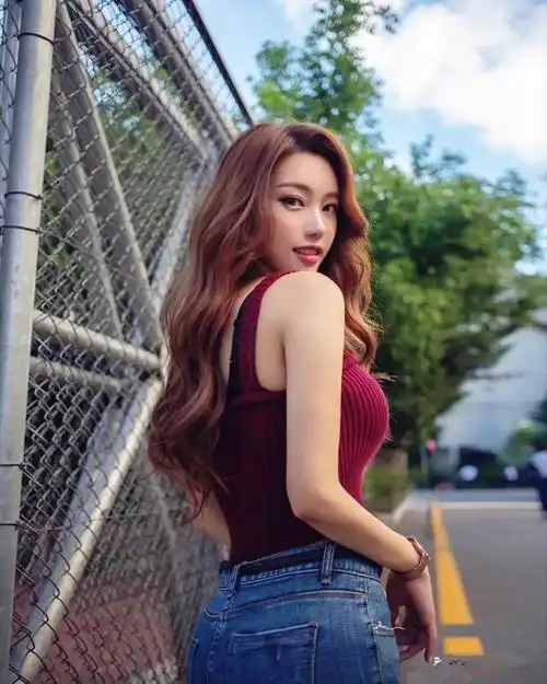 韩国新生代模特ssovely沙漏身材蜜桃臀完美搭配显身型