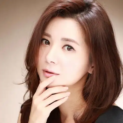 张瑞希张瑞希,1972年1月5日出生于韩国京畿道议政府,韩国女演员.