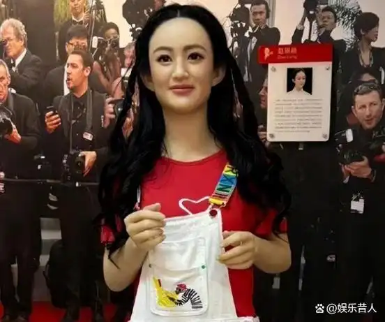 看到下面这个造型的同款蜡像,无论是粉丝还是