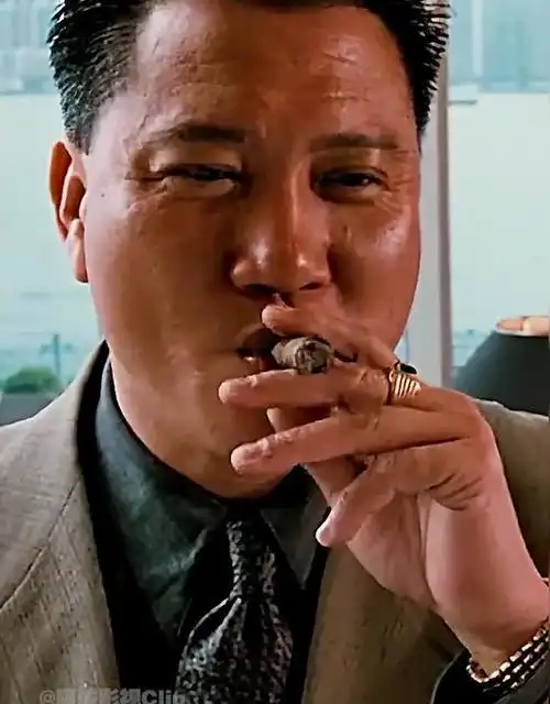 从江湖大哥到无人问津,曾红过刘德华的万梓良,晚年沦落酒吧卖唱