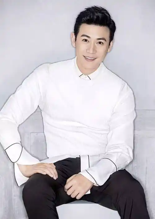 陆毅发布全家照片,鲍蕾携俩女儿出镜,一家人共用一张脸?