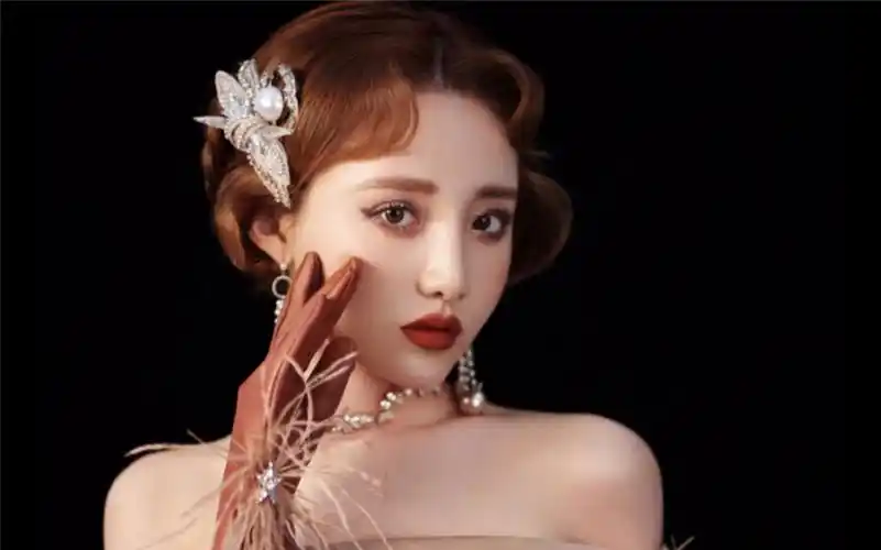 轻复古名媛风造型