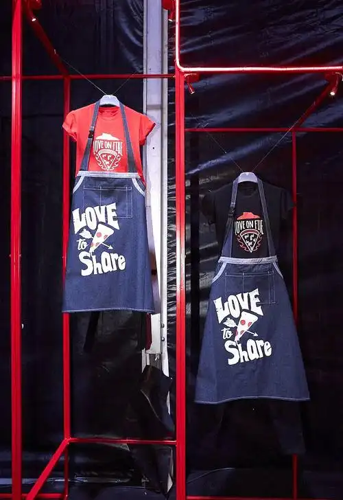 必胜客居然卖衣服了!这是要闹哪样!