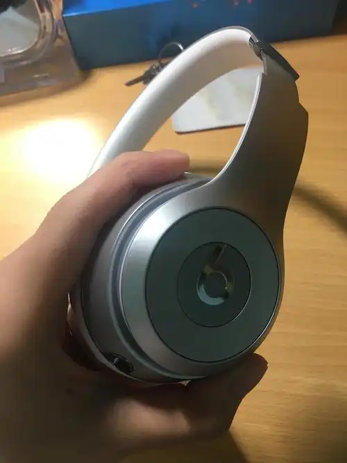 闲置beatssolo3头戴式耳机银色含泪急转不然只能上门回收了