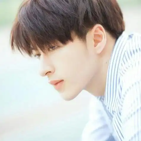 侧脸唯美帅气男孩头像