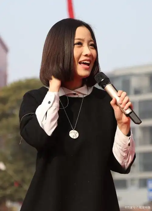 姚贝娜,被称为"歌坛精灵",是一位备受喜爱的中国歌手.