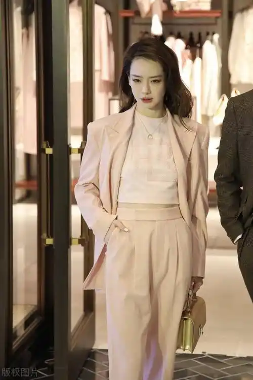 戚薇这身材,这才是尤物啊!