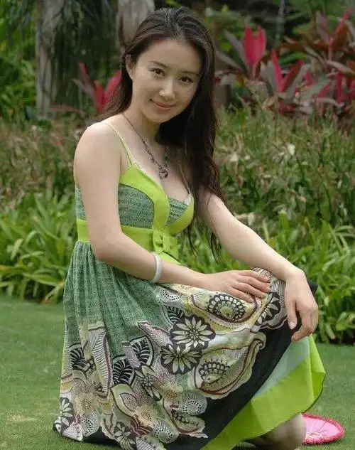 查看精彩图片打开网易新闻 查看精彩图片年轻时的舒畅,这脸蛋嫩得就像