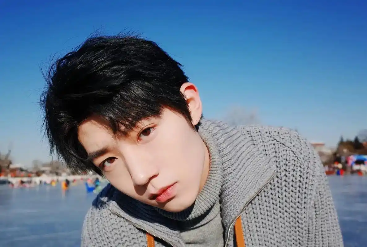 吴俊霆,身高188,少年感,低泡音,2001年4月6日出生于 - 抖音