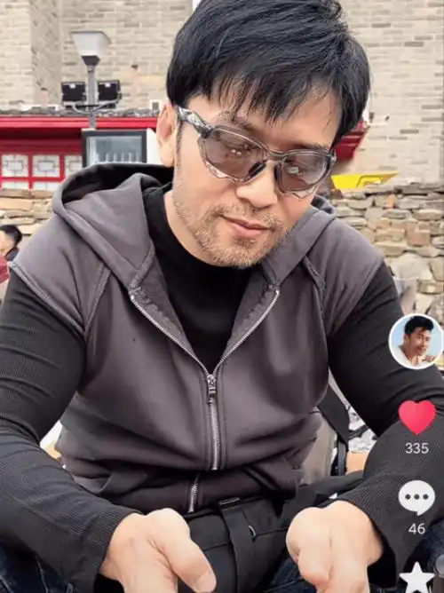 最初是不顺利的,没有资源,没有人脉,有将近9个月的时间吃面包和麦片