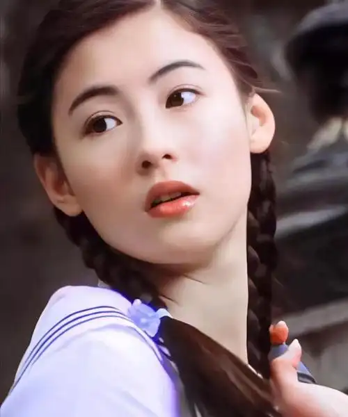 20位女明星今昔对比(年轻时艳压群芳)(12)