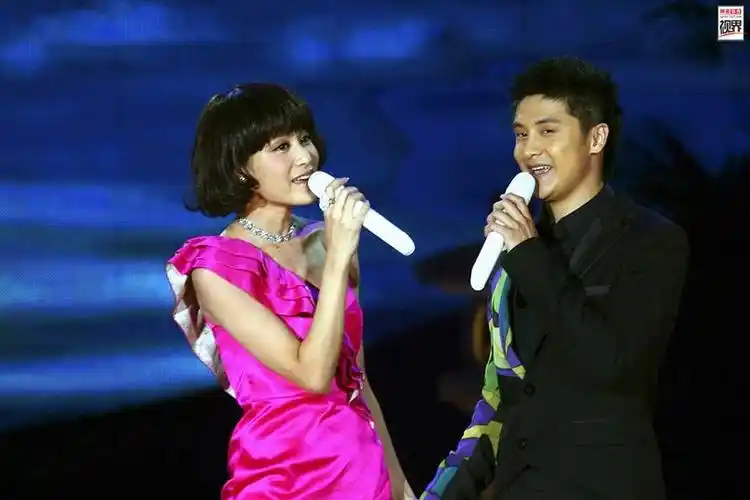 被告人王媞自称是高干子女,以能够低价买到房和车为由,伙同朱双双先后