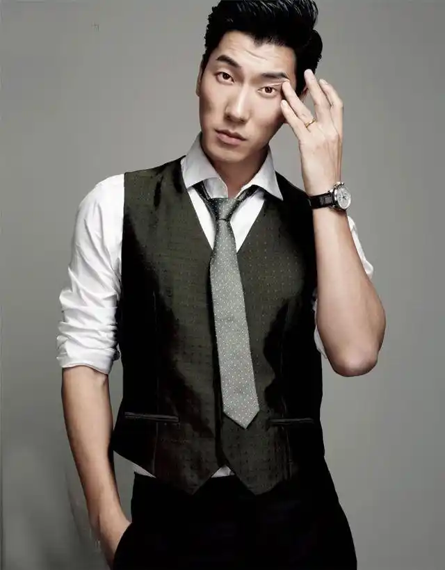 原创39岁知名男模张亮疑假离婚?深夜为前妻庆生,离婚后还与对方同居