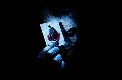 里面只有一个小丑.在散场后一个人忧郁的坐着抽烟的世界著名油画.