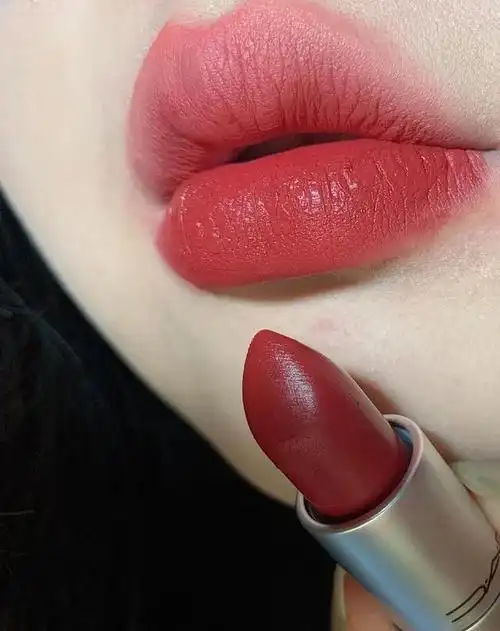 这些口红娇嫩显白,香奈儿霸屏朋友圈