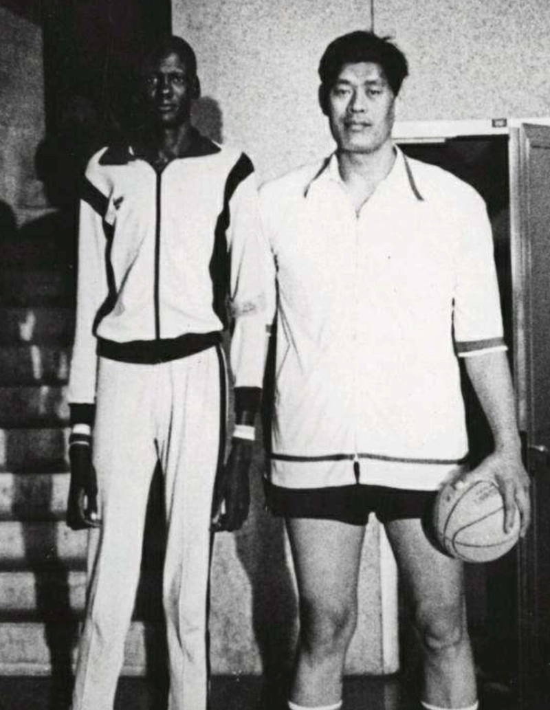 穆铁柱告别式:郑海霞哽咽,姚明表情凝重,八一队几乎全员到场