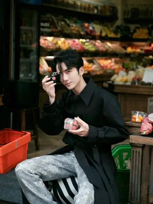 张新成巴黎时装周