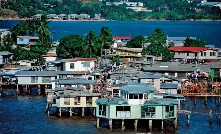 巴布亚新几内亚是一个人口超过800万人的太平洋岛国,有800多种不同的