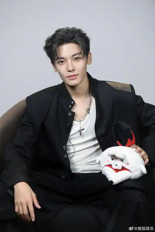 侯明昊说帅哥不要觉得自己帅##侯明昊有和颂股份想让李冰冰拍剧