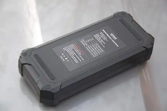 autowit汽车应急启动电源拆解(北方有车族必备)(5)