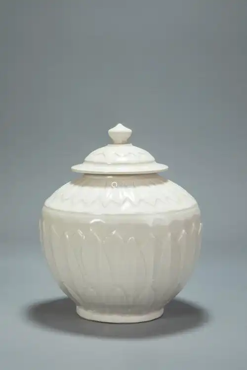 宋代定窑白瓷罐