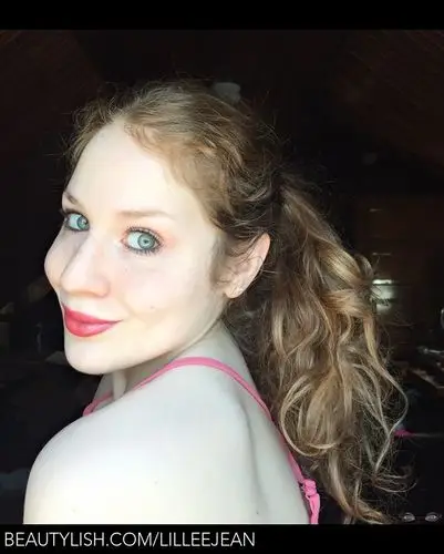 fresh faced makeup never looked so good ;)