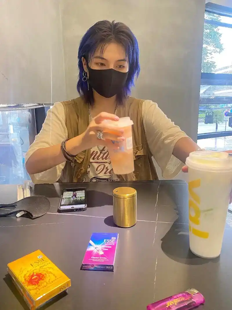 蓝发 #分享图片 #女生帅起来 #le 那段时间像纯1(其 - 抖音