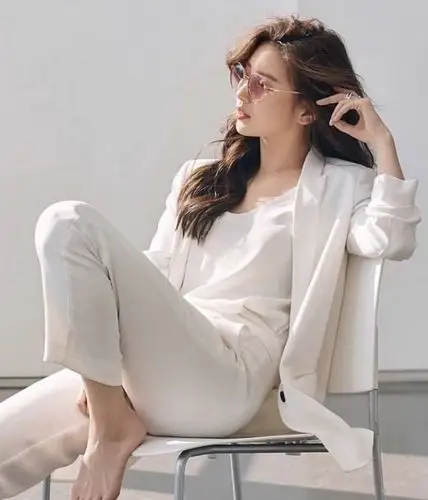 裴秀智戴墨镜的写真大片,欧尼散发着迷人的魅力,超有气质_高清图集