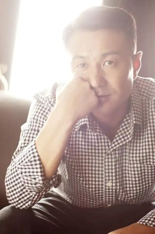 p>杨溢,1972年12月23日出生于宁夏银川,毕业于上海戏剧学院,凤凰传奇