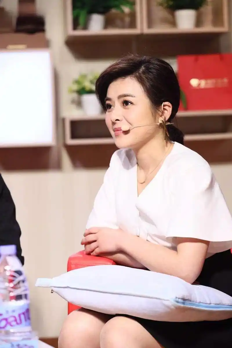 陈辰:事业有成家庭幸福的东方卫视主持人 陈辰是东方卫视的知名主持人