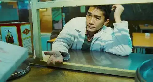 《玻璃樽》(1999) 37岁非常粉红的"阿白"梁朝伟 因为角色的性向原因
