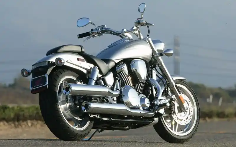 帅气本田vtx1800摩托车