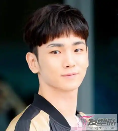 男生锅盖头短发发型蓬松减龄不乏帅气感