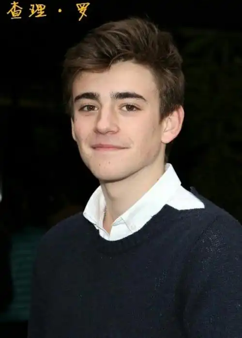 charlie rowe 查理·罗 英国童星,1996年4月23日生于英格兰,代表作