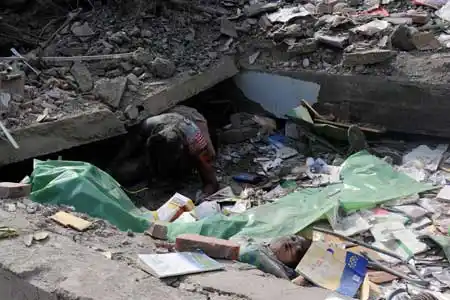 图文:北川中学废墟掩埋1000多名学生