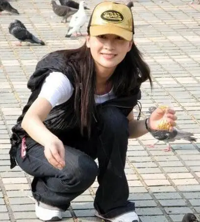 孔令辉的妻子杨舒婷和三流女演员出入千万公寓