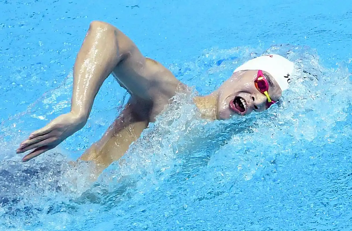 游泳男子400米自由泳孙杨夺冠