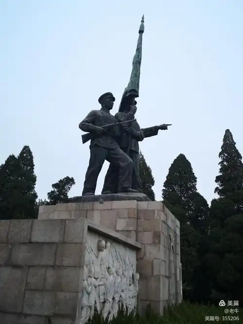 瞻仰石家庄华北军区烈士陵园