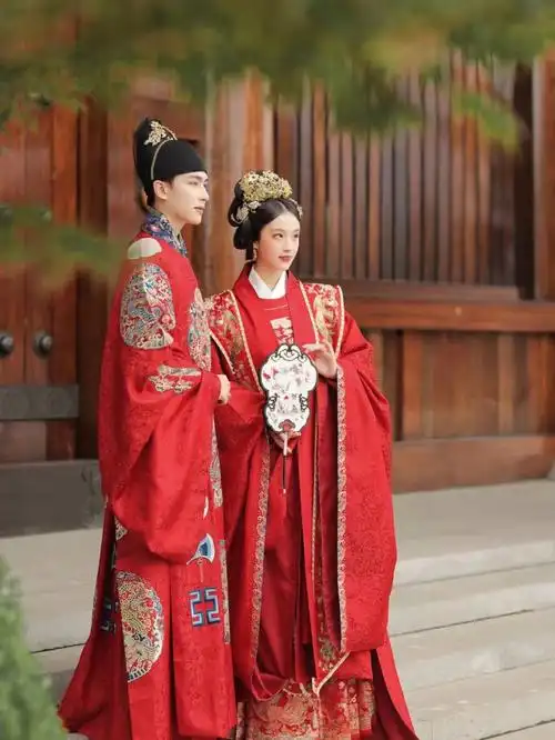 华华丽丽的汉服婚服