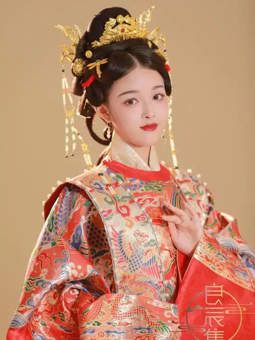 了部分做个合集96妆造均来自良辰集优秀的化妆老师们有需要新娘跟妆