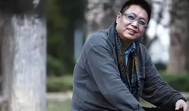 王为念离婚后,全身心投入到演艺事业中,将全部精力都放在了拍戏上.