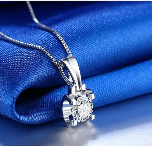 周六福白18k金20分牛头款钻石吊坠