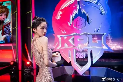 kpl解说天云晒工作照夏至未至继续加油6972