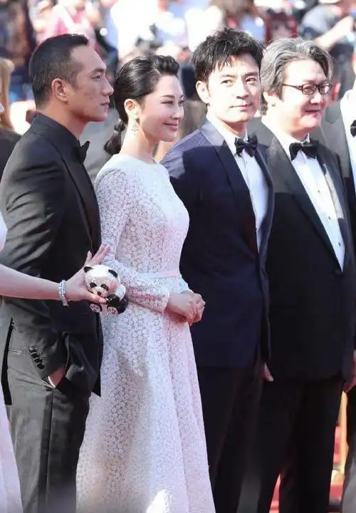 许晴厉害了168cm穿长裙似女王身高直追184cm黄觉和李光洁