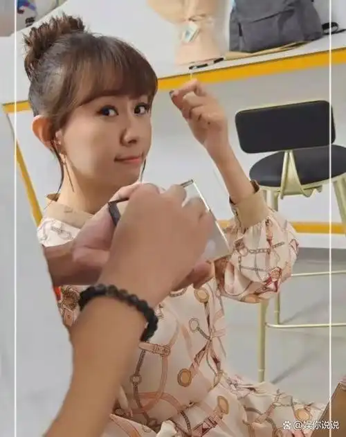 42岁的卓依婷在三亚演唱会上的模样,你认出她了吗?