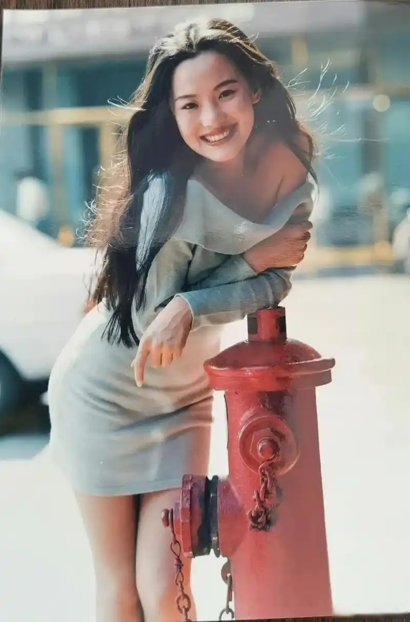 咏梅年轻时候有点舒淇的味道耶