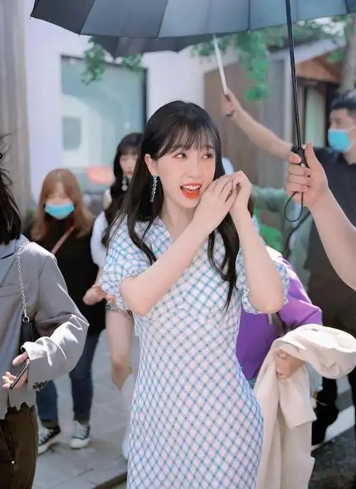 the9央视老歌新唱刘雨昕牛仔酷飒开场孔雪儿白衣大秀小蛮腰