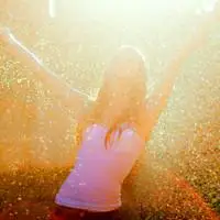 女生失恋淋雨头像适合失恋用的伤感女生淋雨图片头像